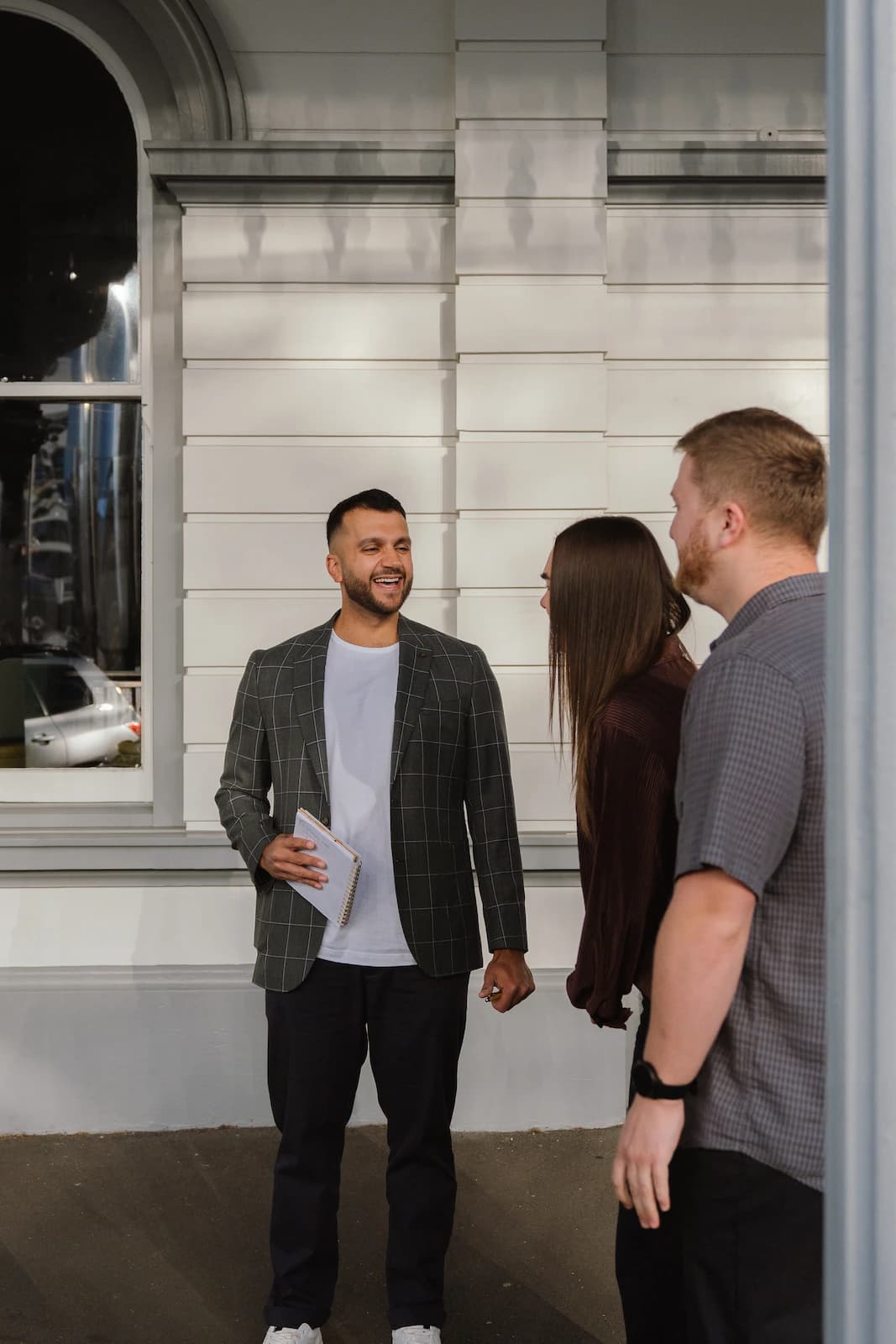 Jason Bruce explaining mortgage refixing options to clients